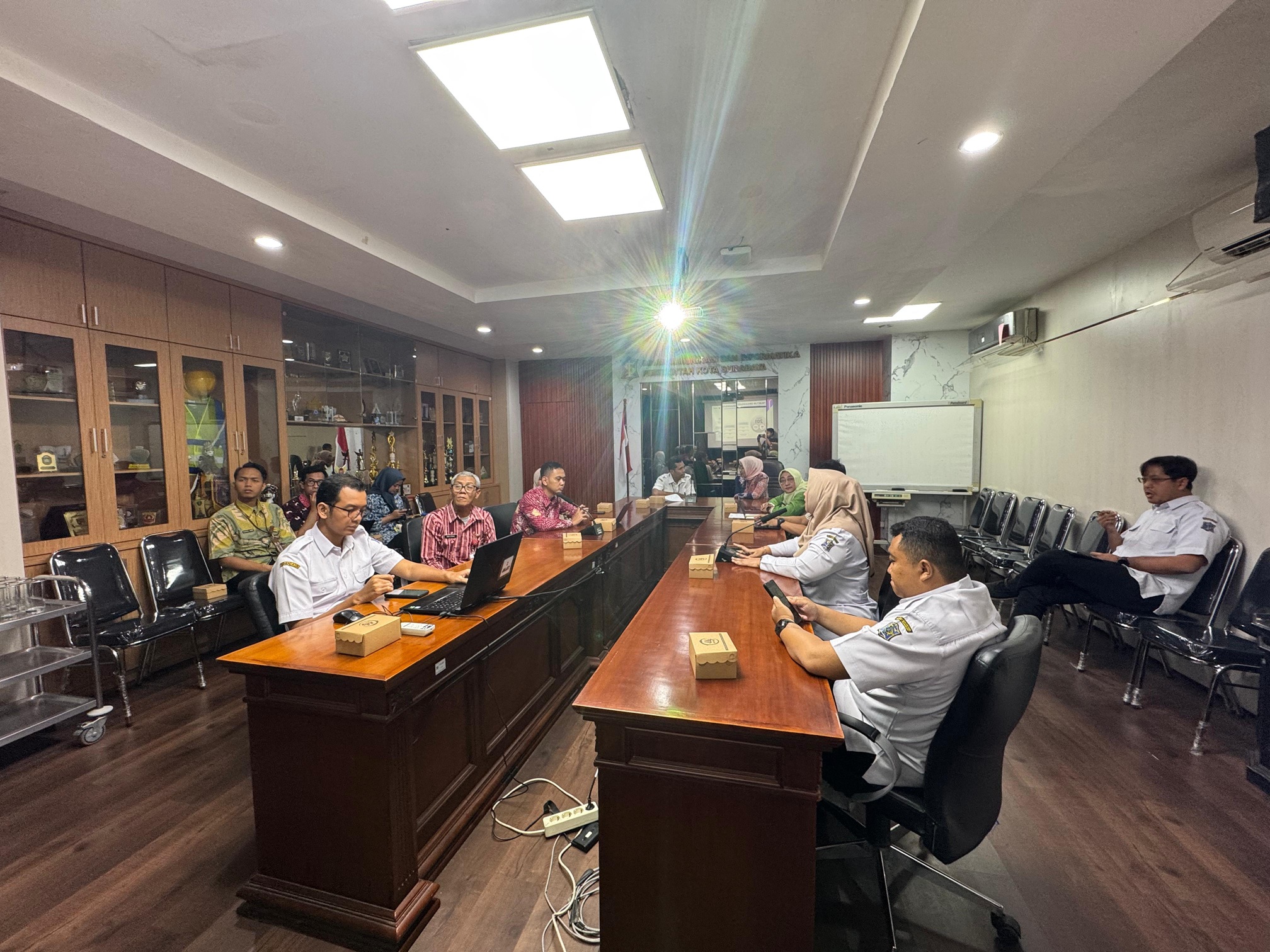 Diskominfo Semarang Jajaki Potensi Kolaborasi Digital di Surabaya